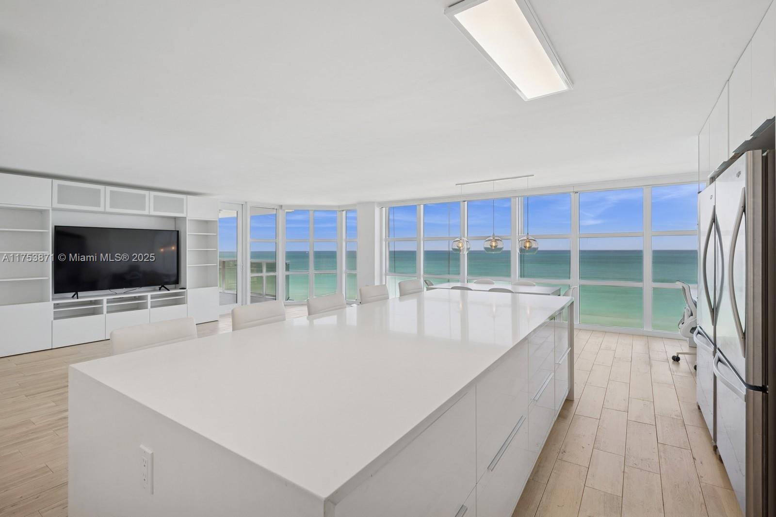 6423 Collins Ave # 1006