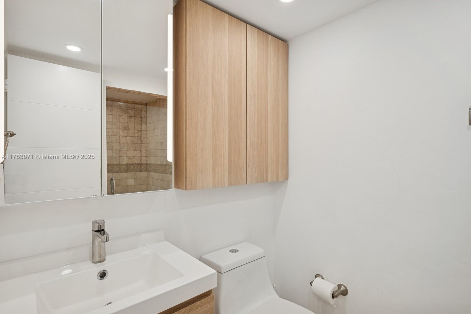 6423 Collins Ave # 1006