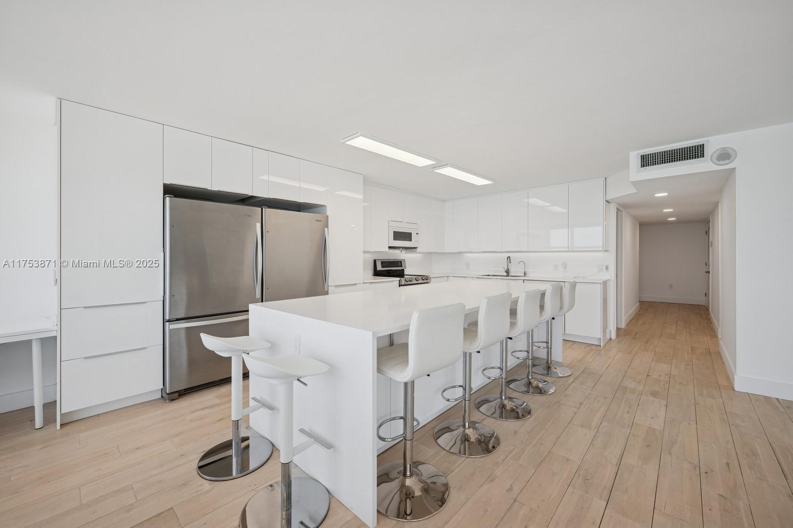 6423 Collins Ave # 1006
