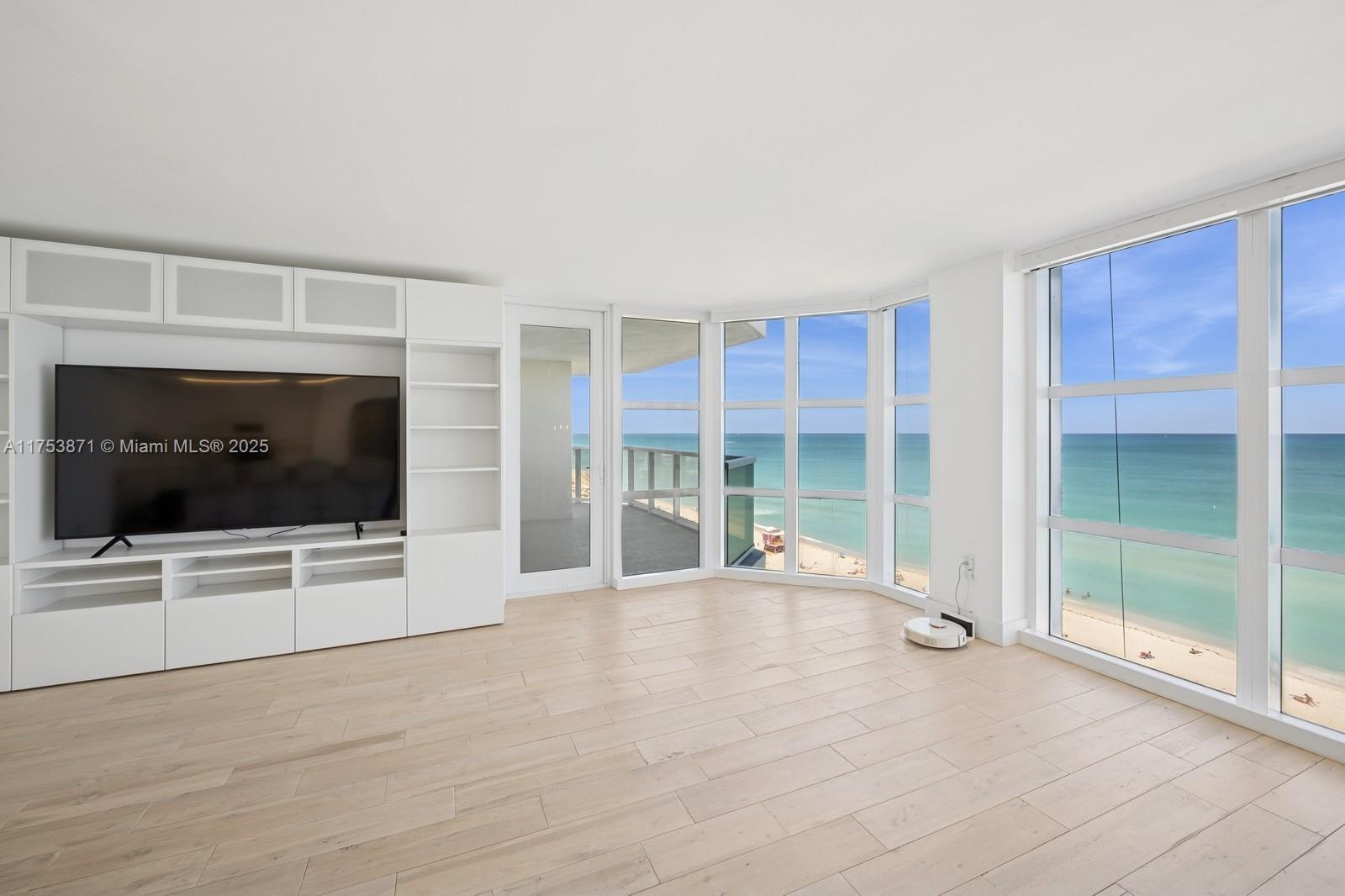6423 Collins Ave # 1006