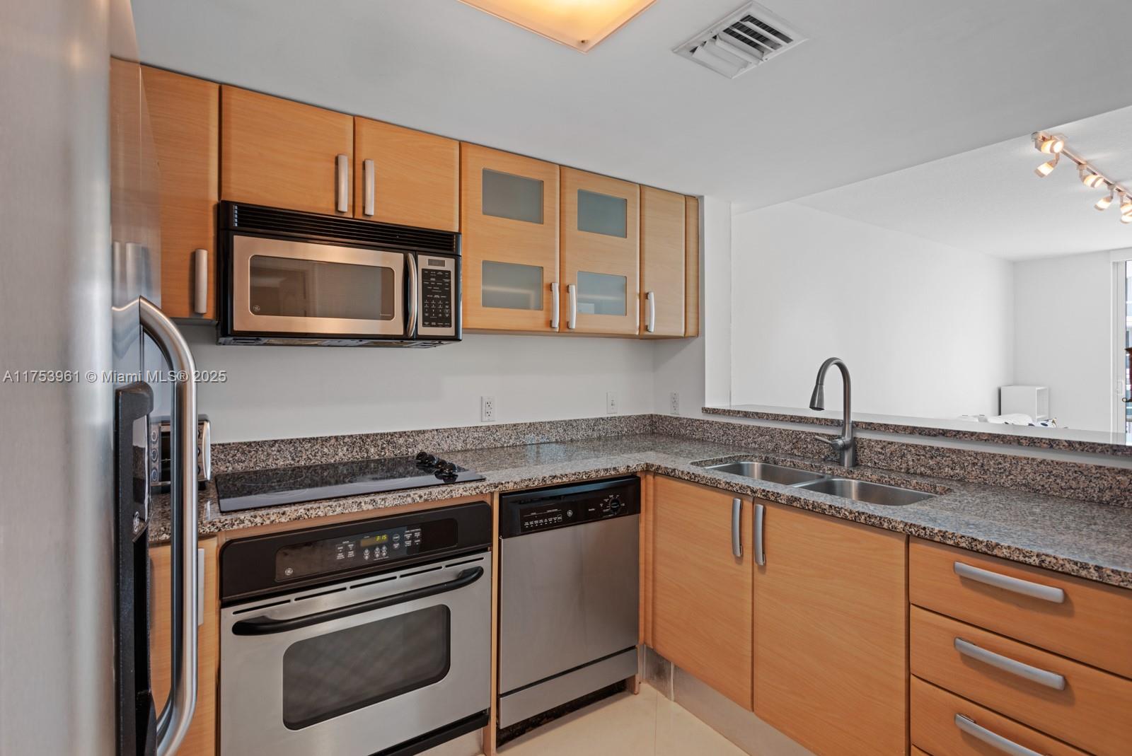 2101 BRICKELL AV # 1411