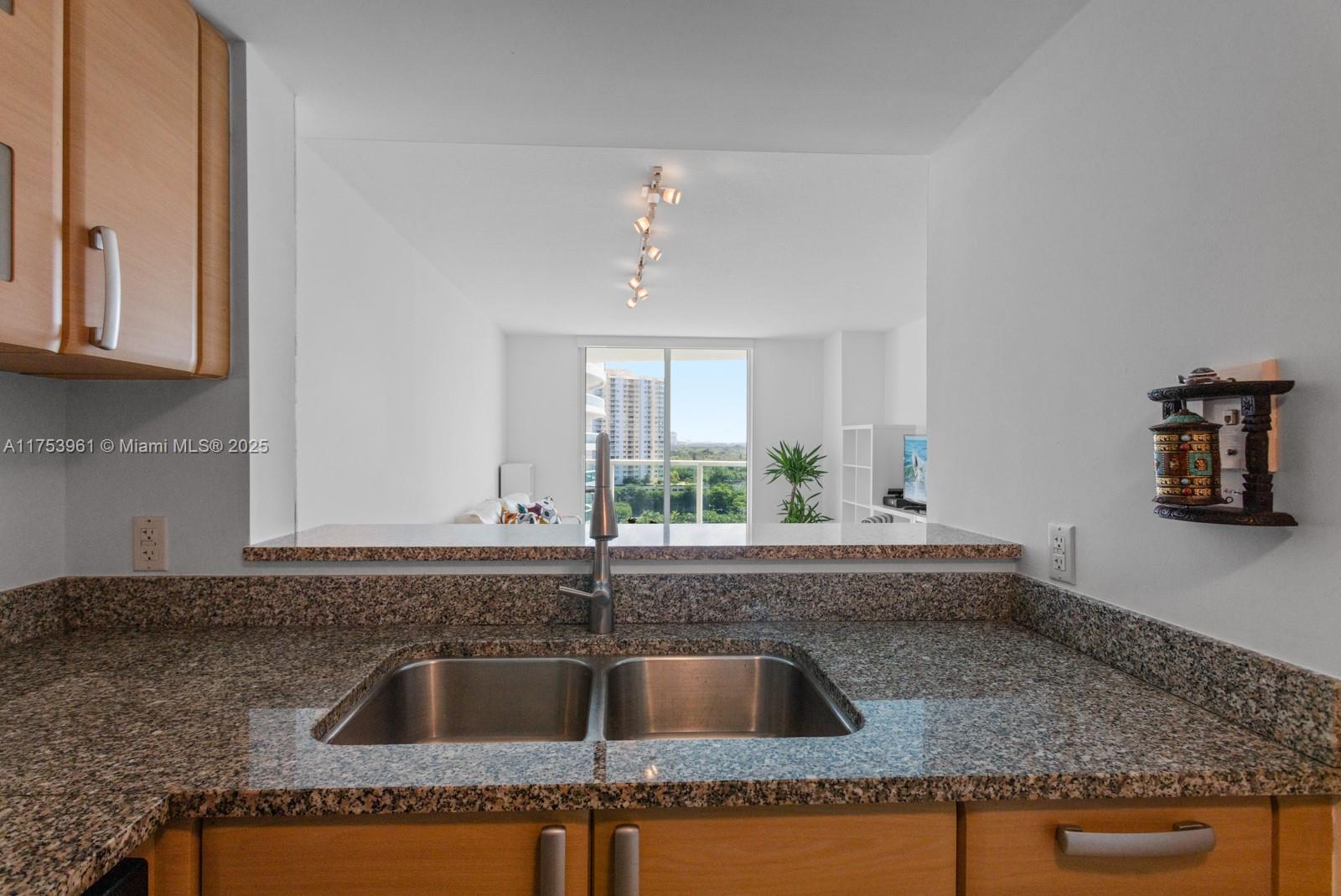 2101 BRICKELL AV # 1411
