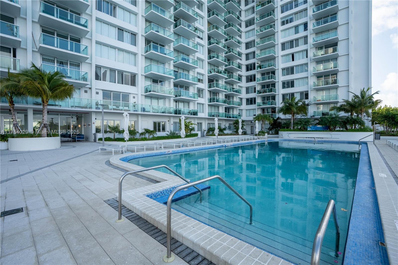 1000 West Ave # 330