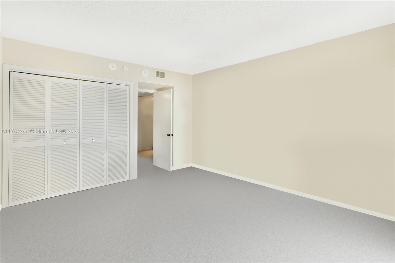 1121 Crandon Blvd # F903