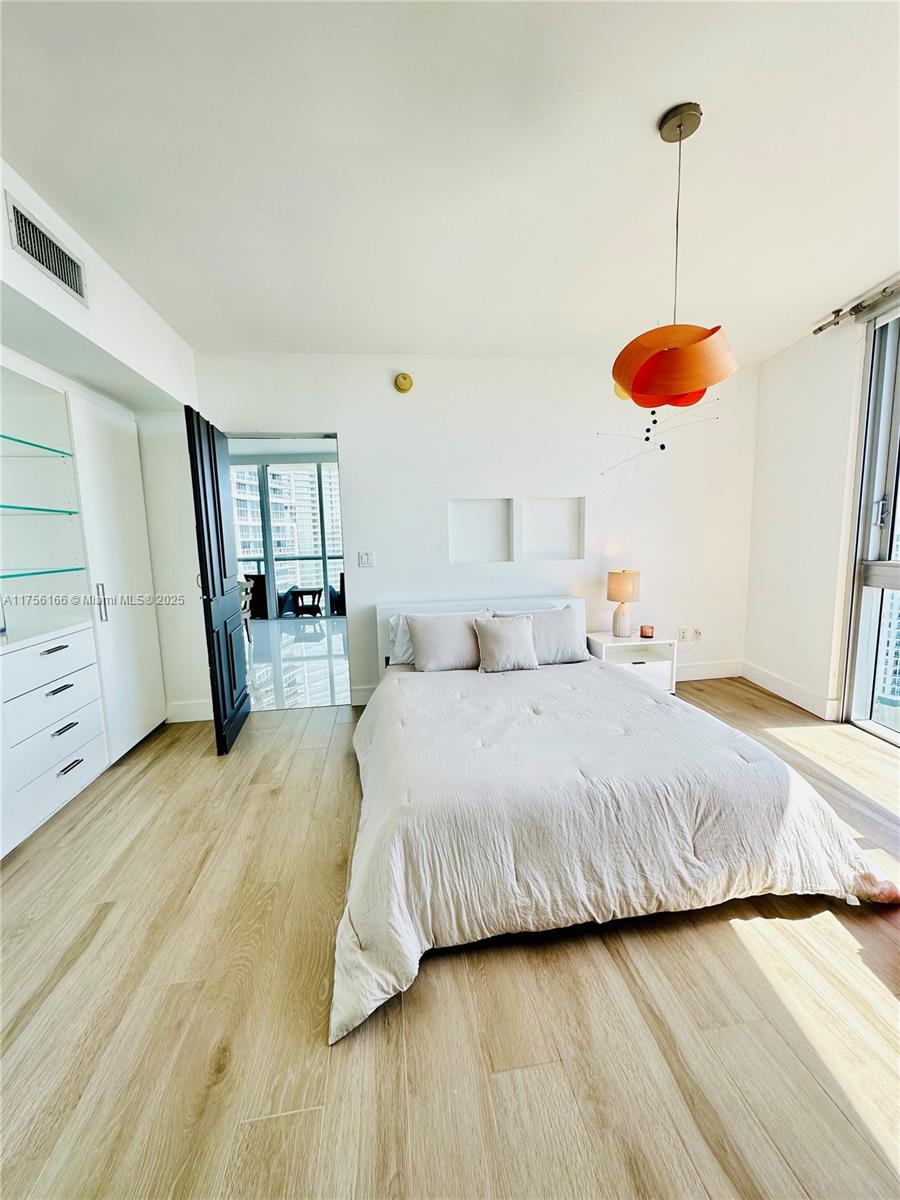 495 Brickell Ave # 4002