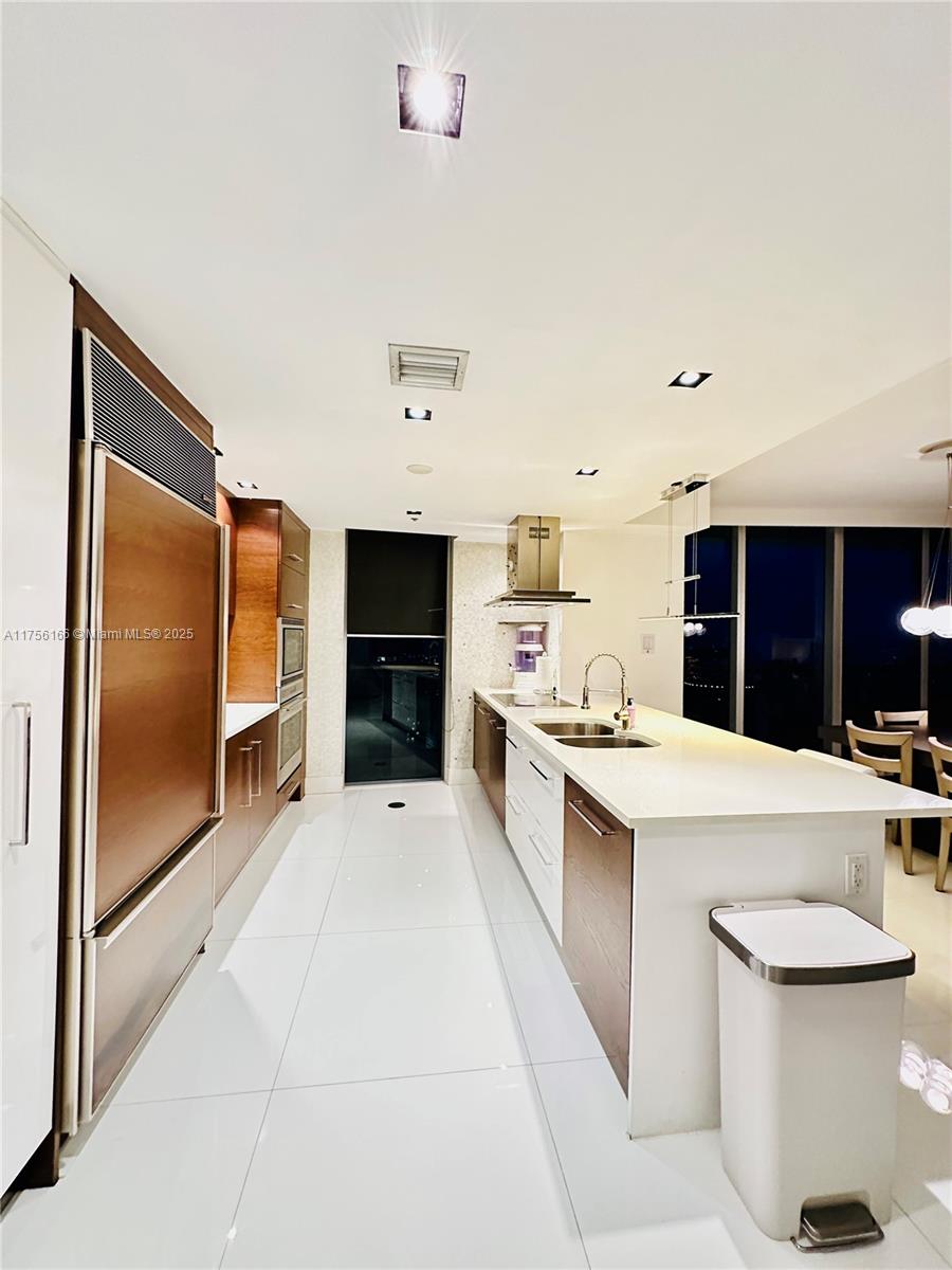 495 Brickell Ave # 4002