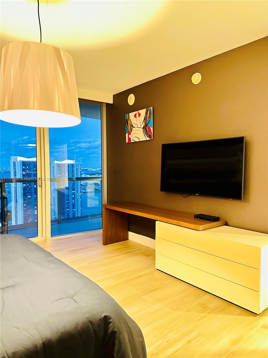 495 Brickell Ave # 4002