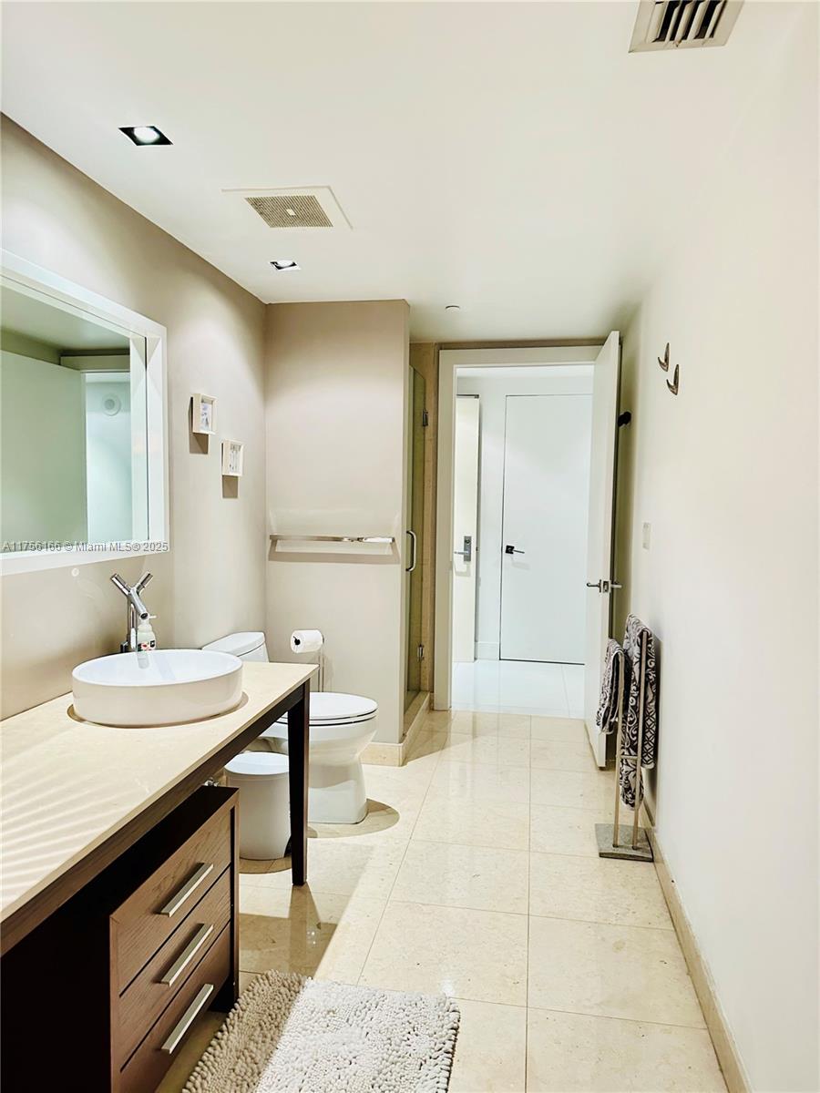 495 Brickell Ave # 4002
