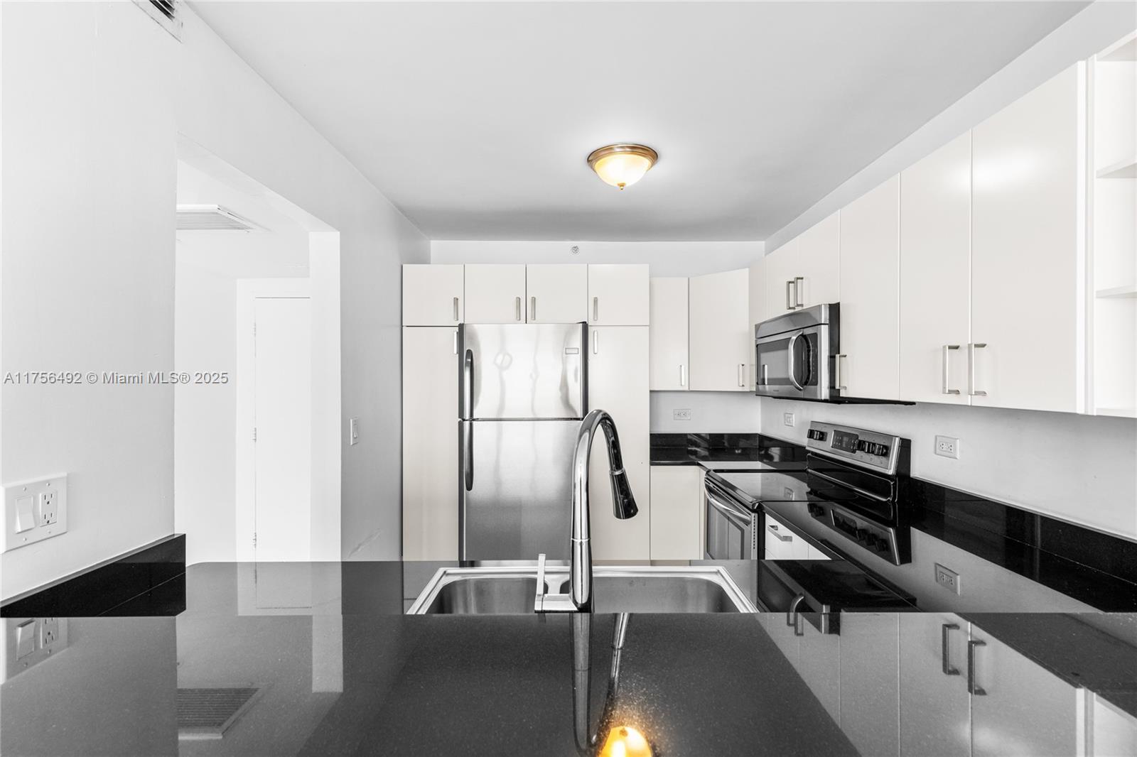 5601 Collins Ave # 812