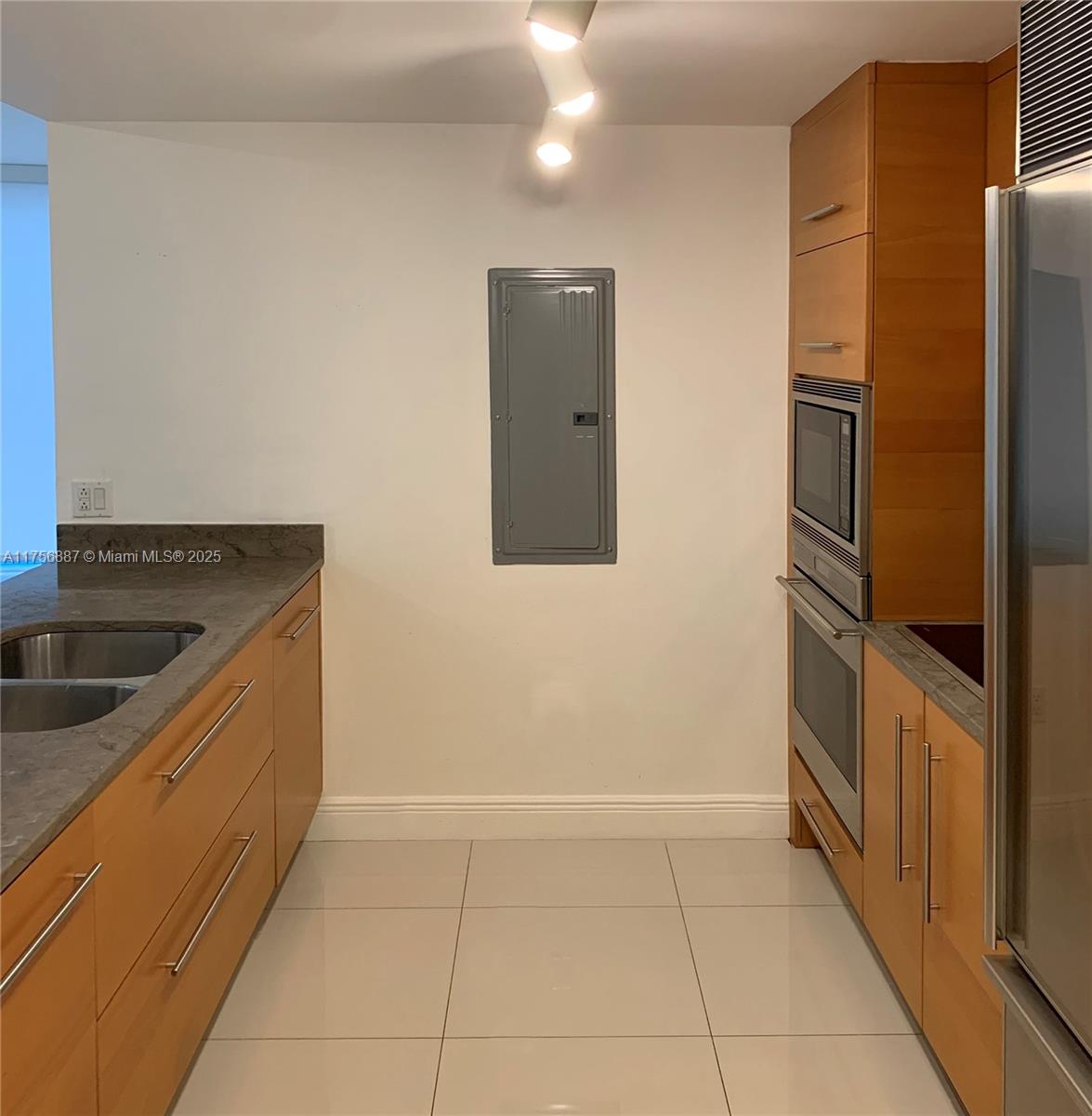 465 Brickell Ave # 1002