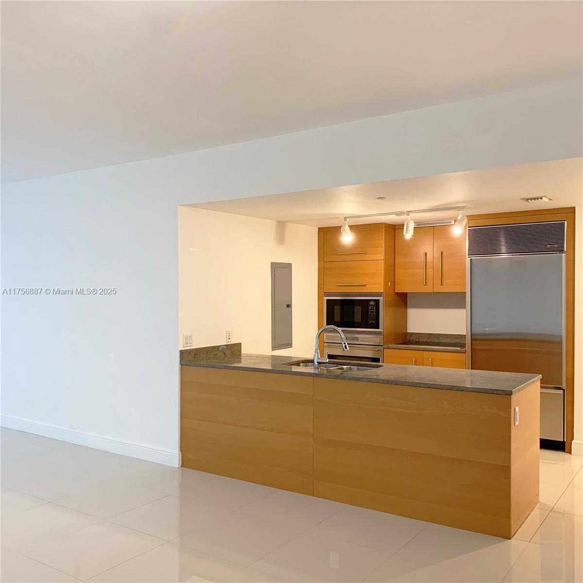 465 Brickell Ave # 1002