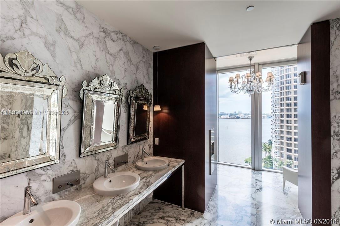 465 Brickell Ave # 604