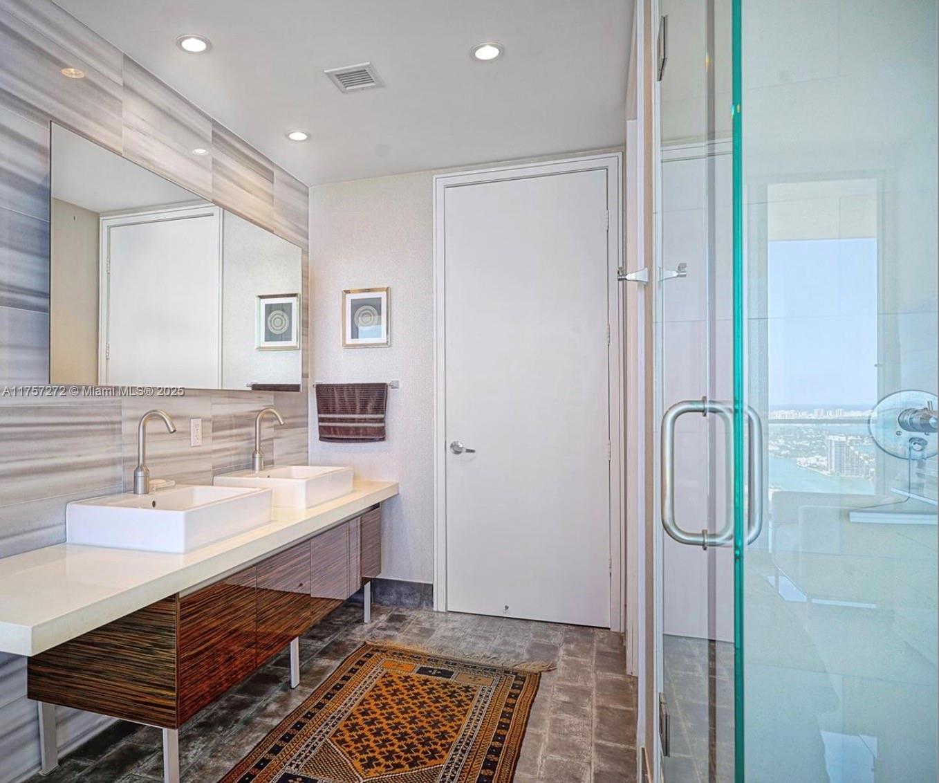 1100 Biscayne Blvd # 4803