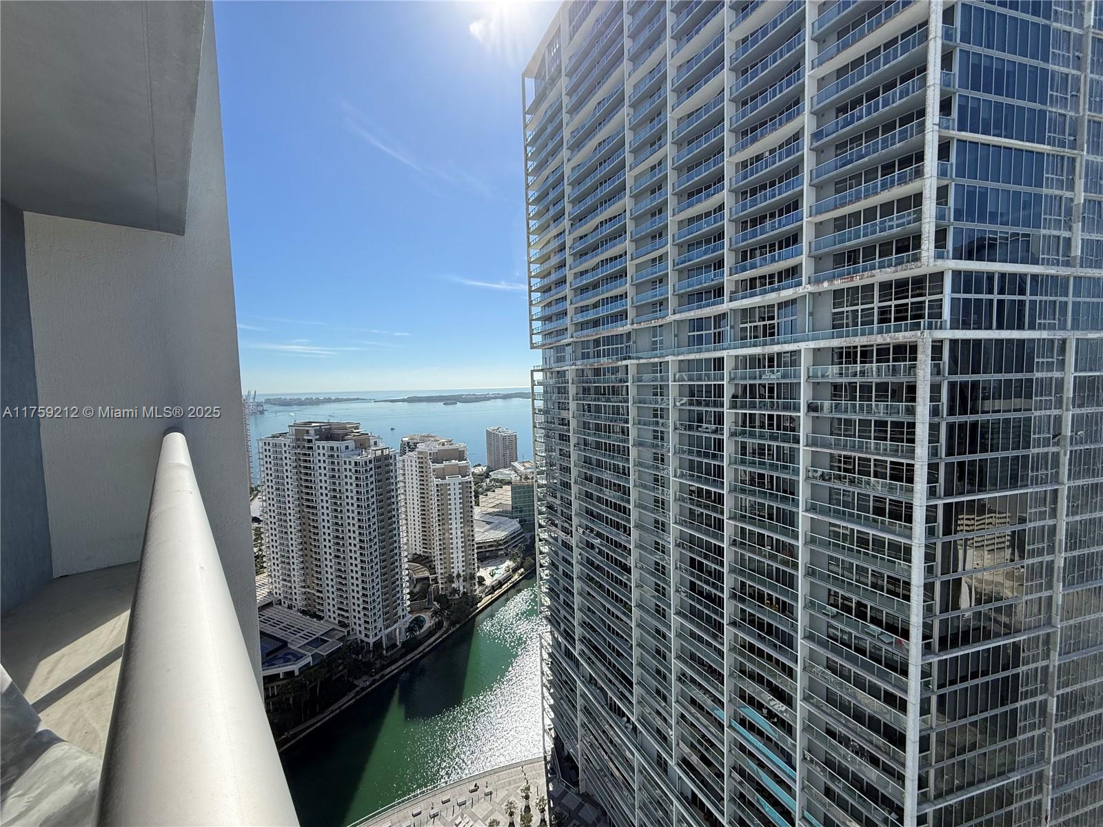 475 Brickell Ave # 3913