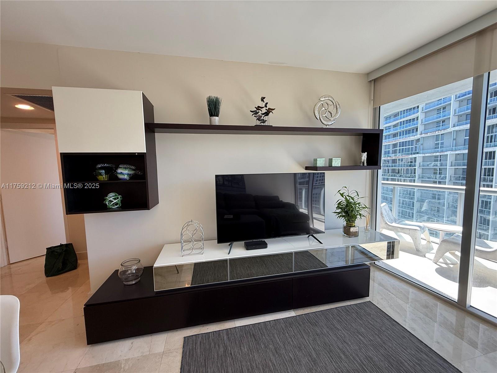 475 Brickell Ave # 3913