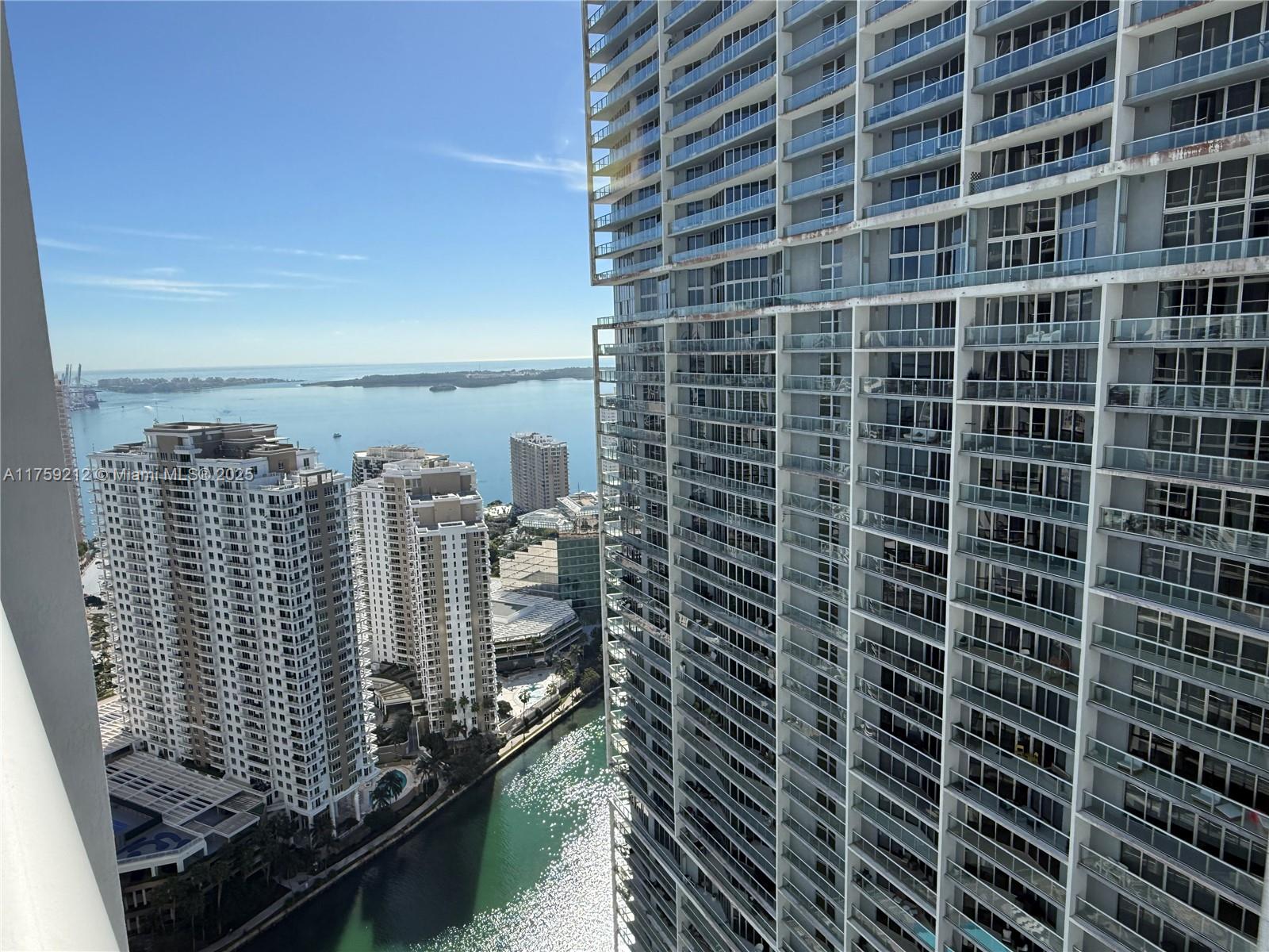 475 Brickell Ave # 3913
