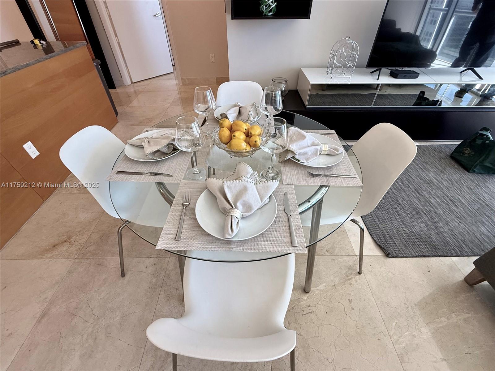 475 Brickell Ave # 3913