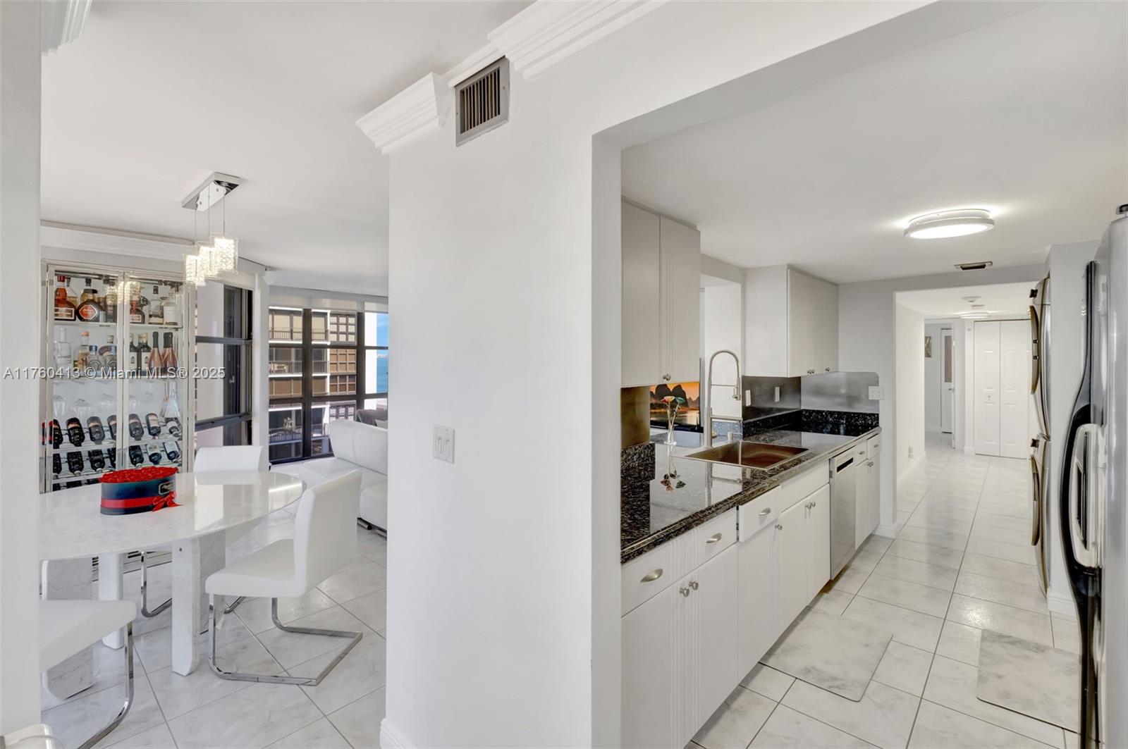 1925 Brickell Ave # D901