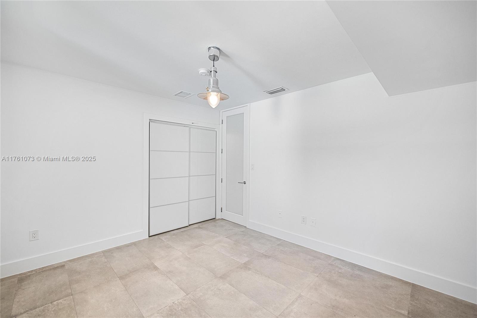 5801 SW 44th Ter