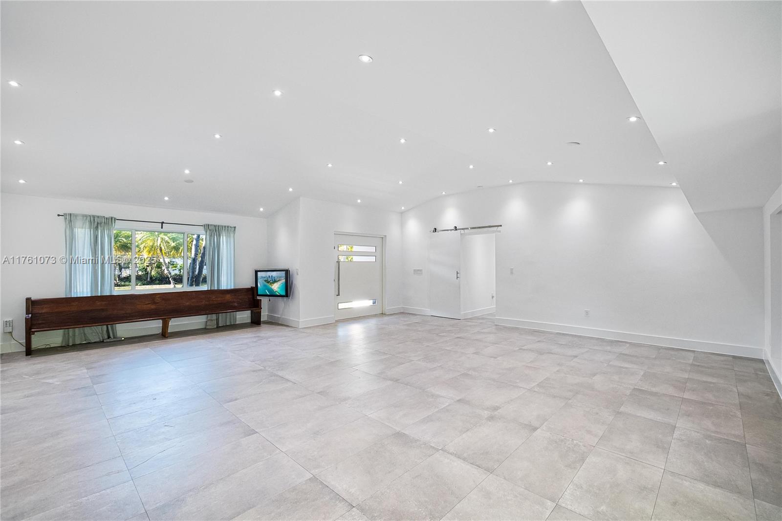 5801 SW 44th Ter