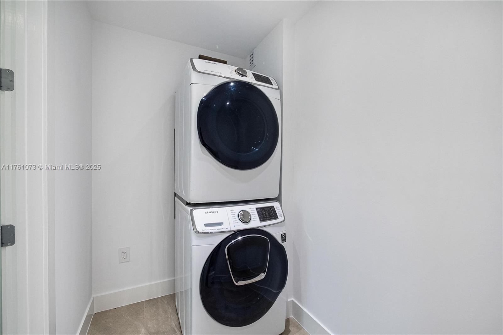 5801 SW 44th Ter