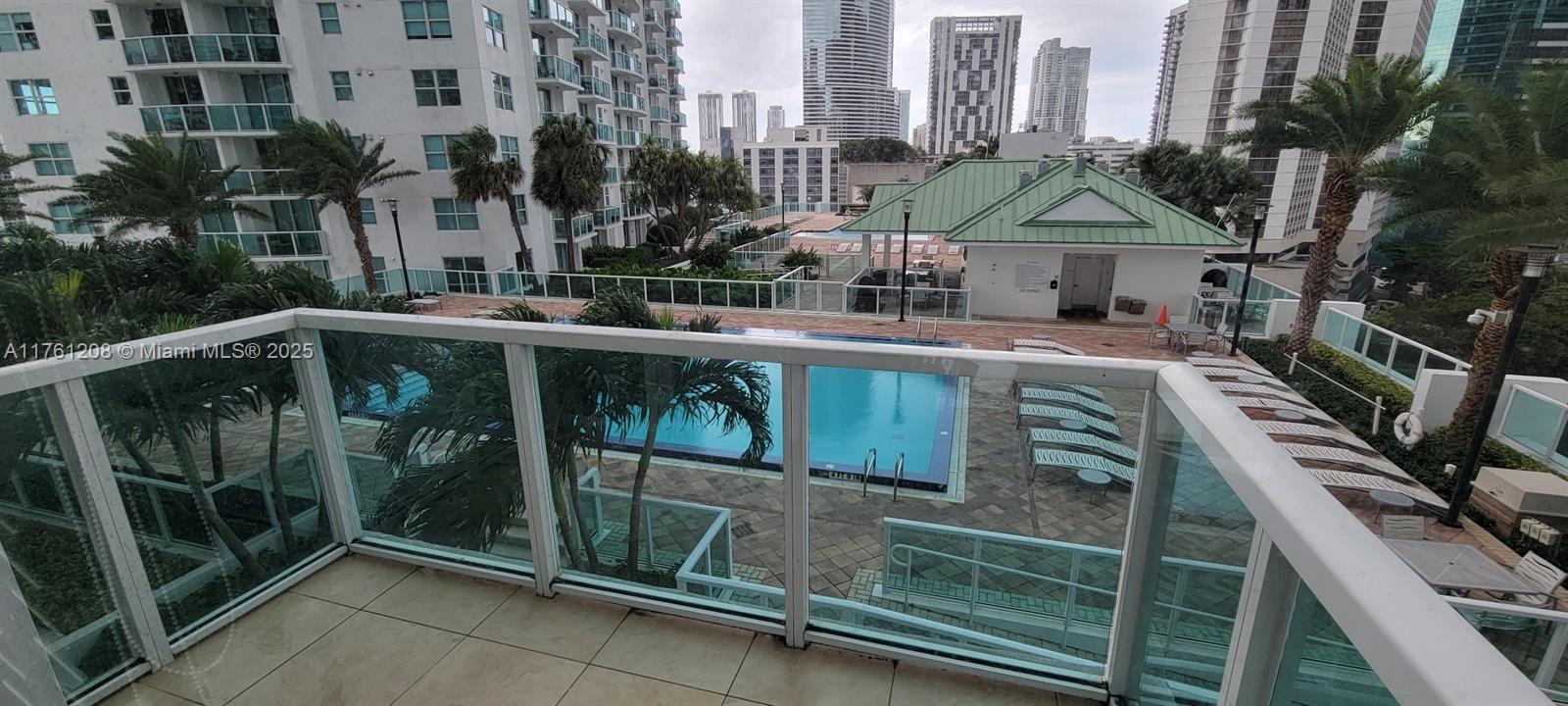 41 SE 5th St # 805