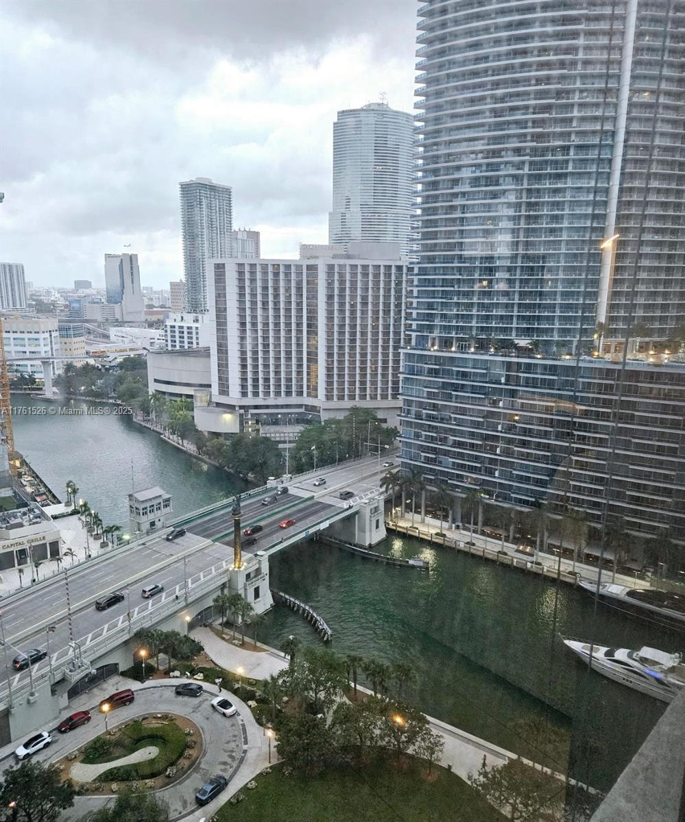 475 Brickell Ave # 2115
