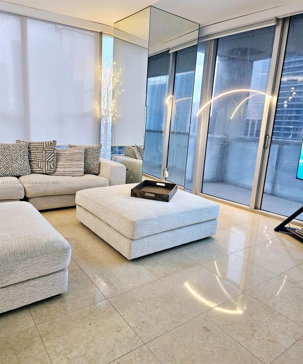 475 Brickell Ave # 2115