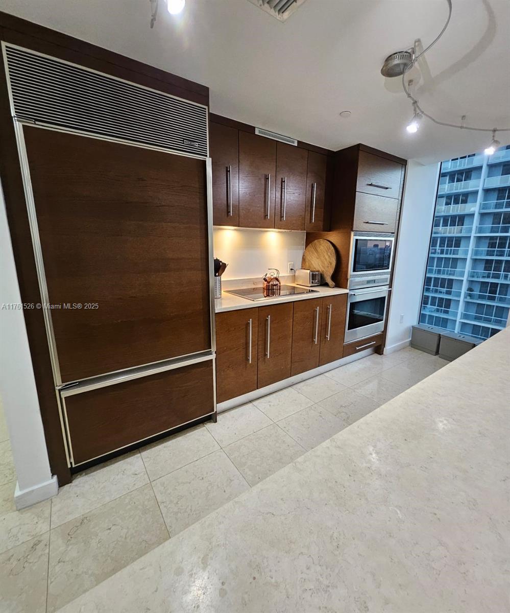 475 Brickell Ave # 2115