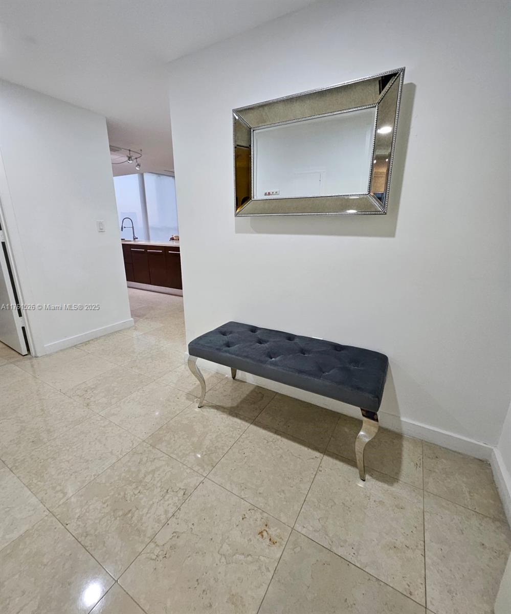475 Brickell Ave # 2115
