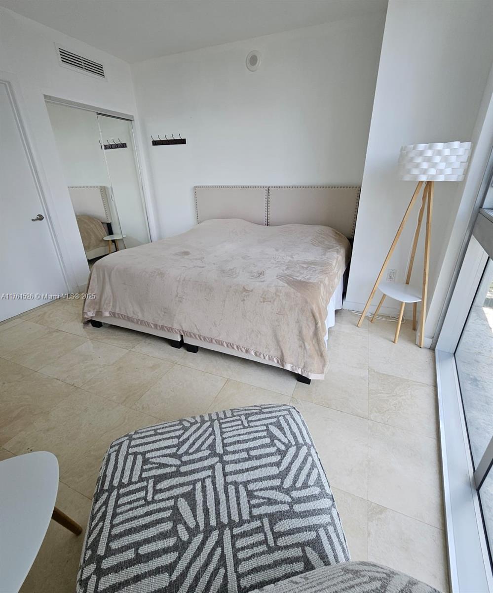 475 Brickell Ave # 2115