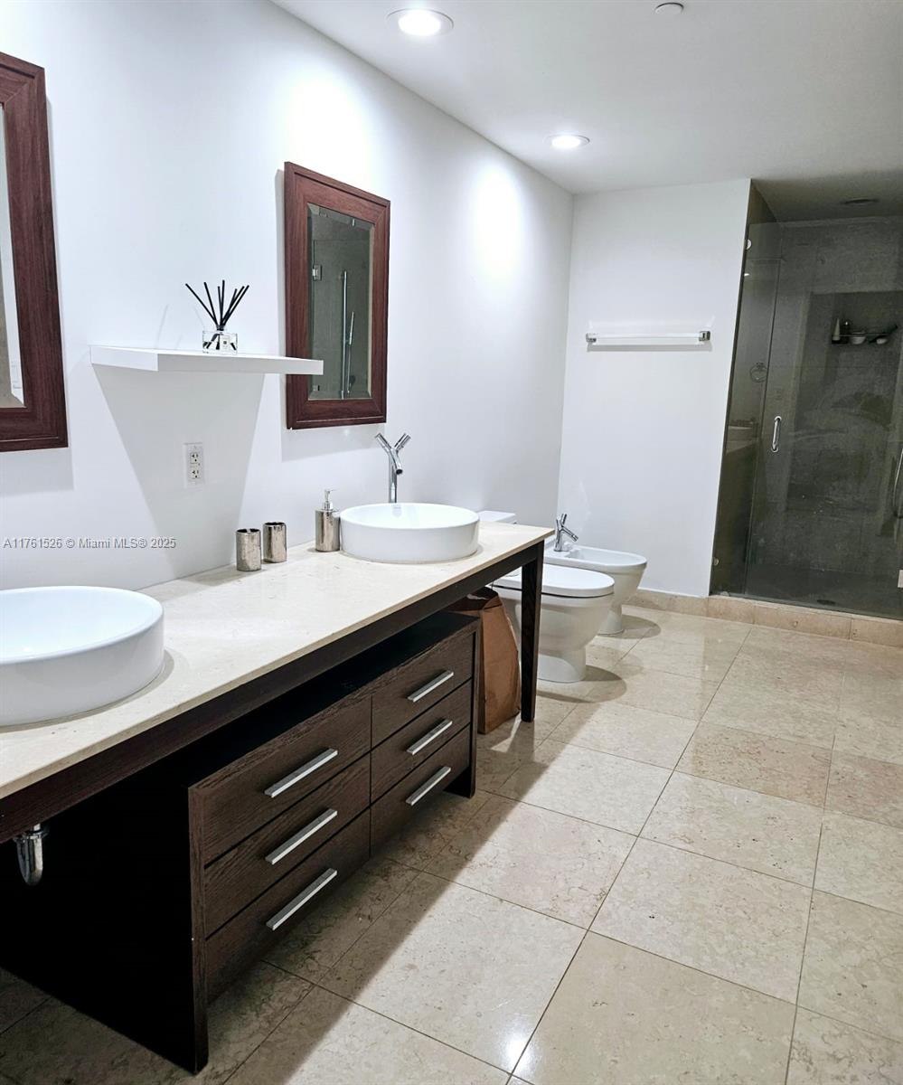 475 Brickell Ave # 2115
