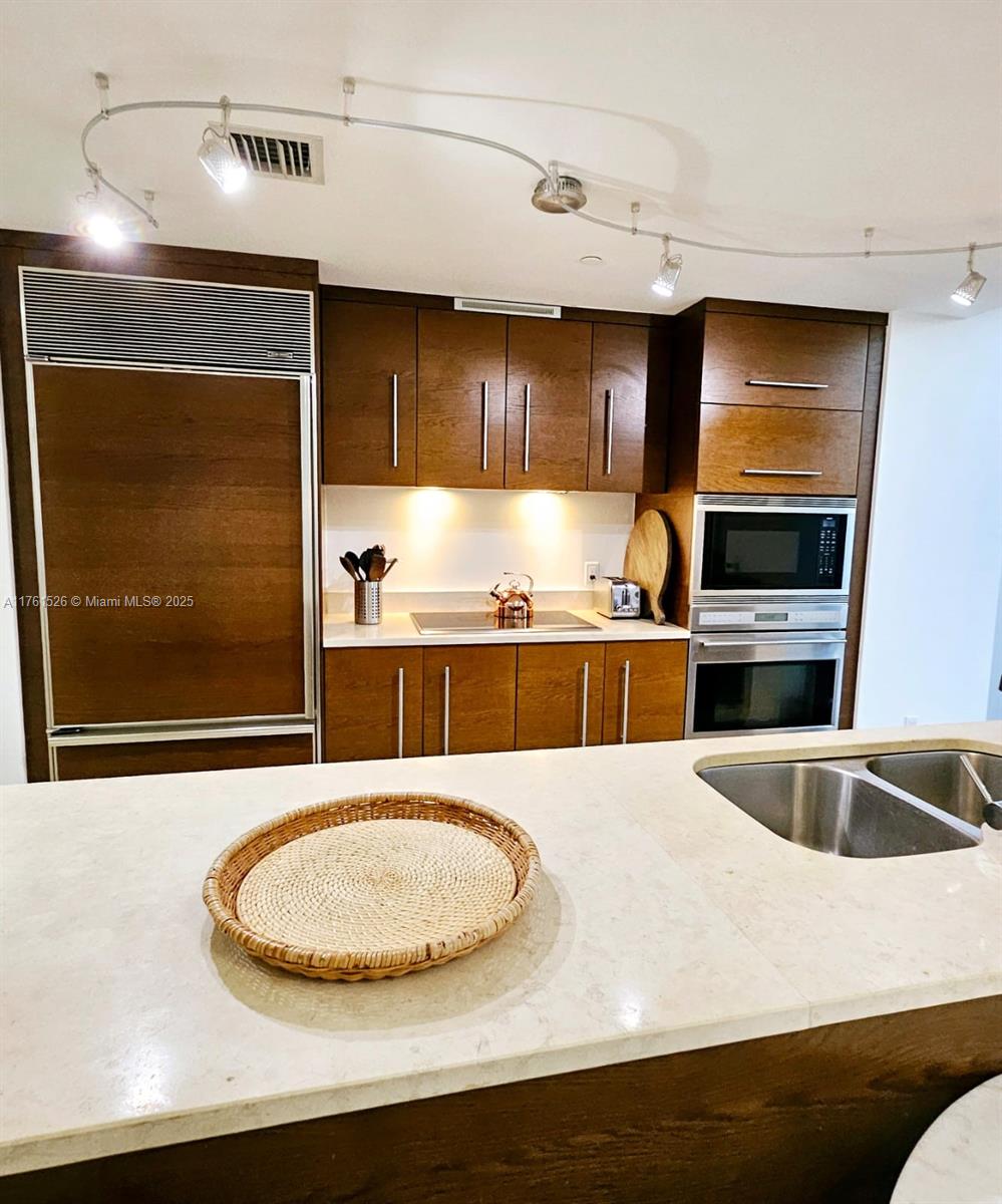 475 Brickell Ave # 2115