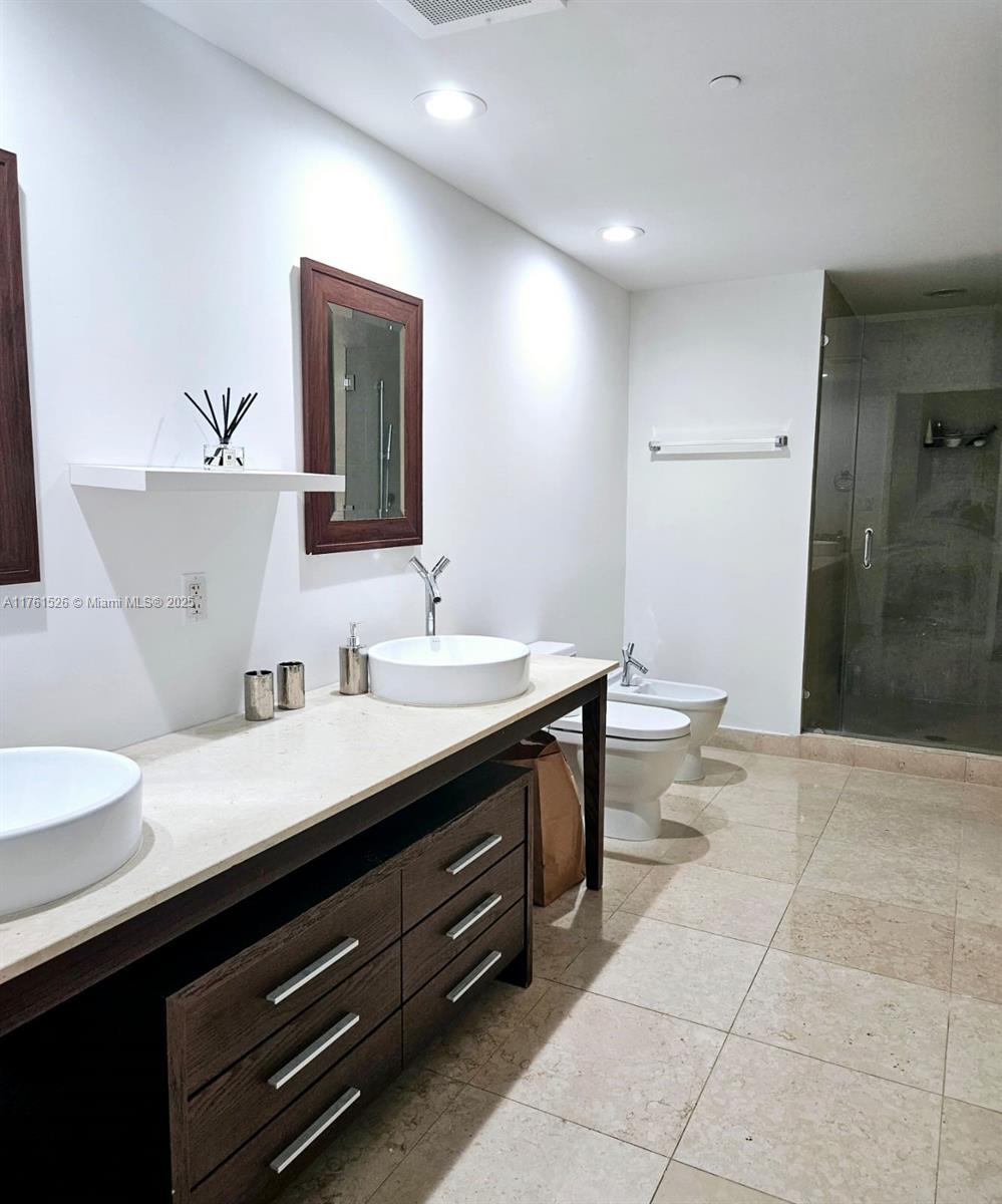 475 Brickell Ave # 2115