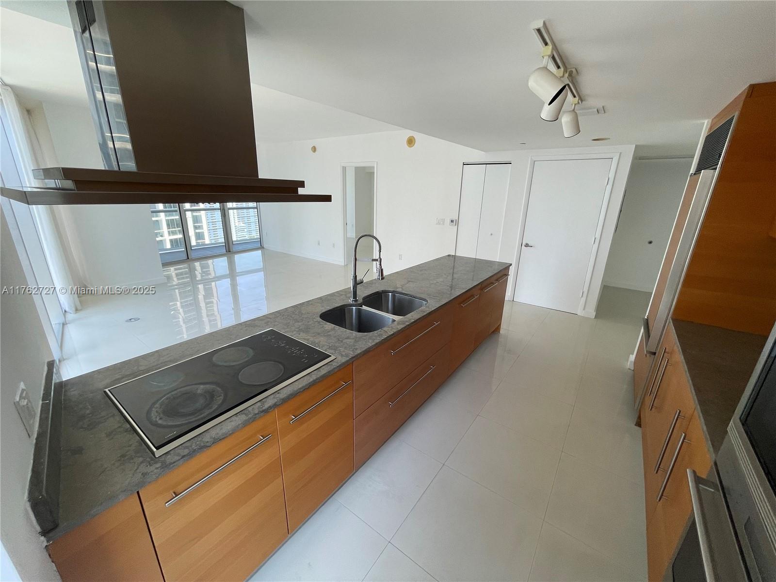 495 Brickell Ave # 2610
