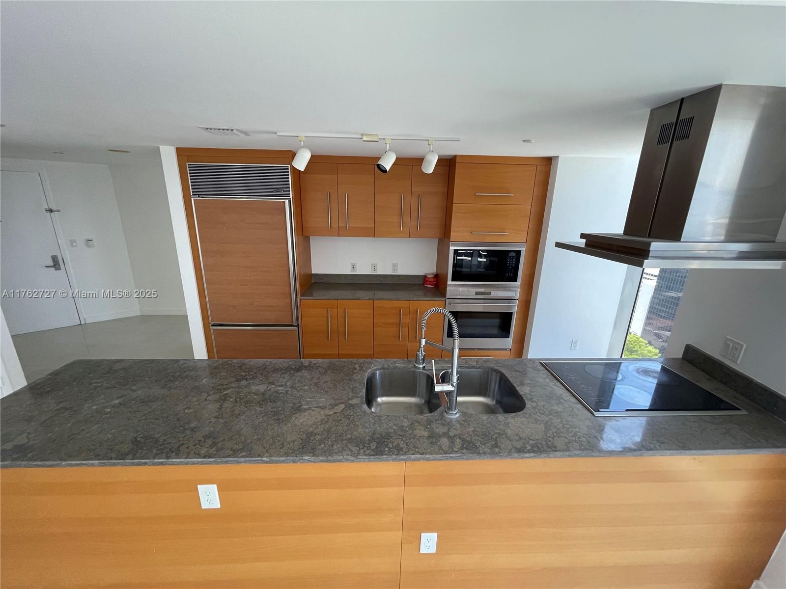 495 Brickell Ave # 2610