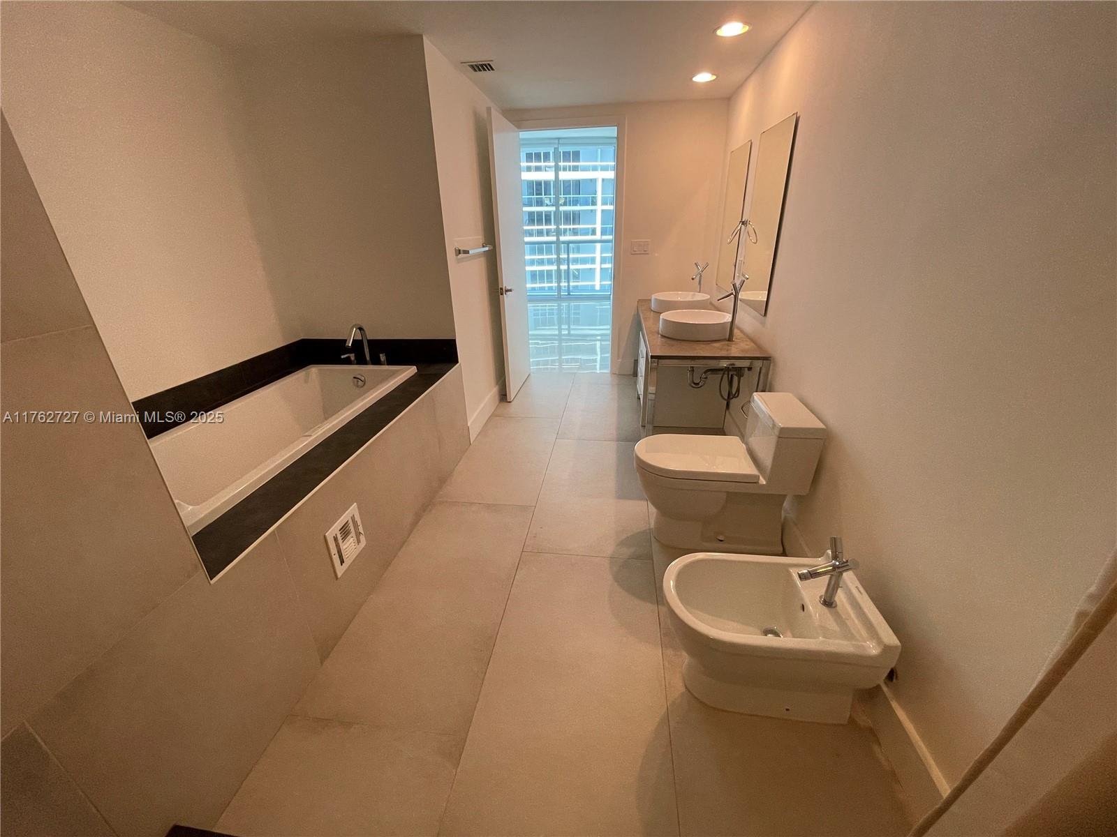 495 Brickell Ave # 2610