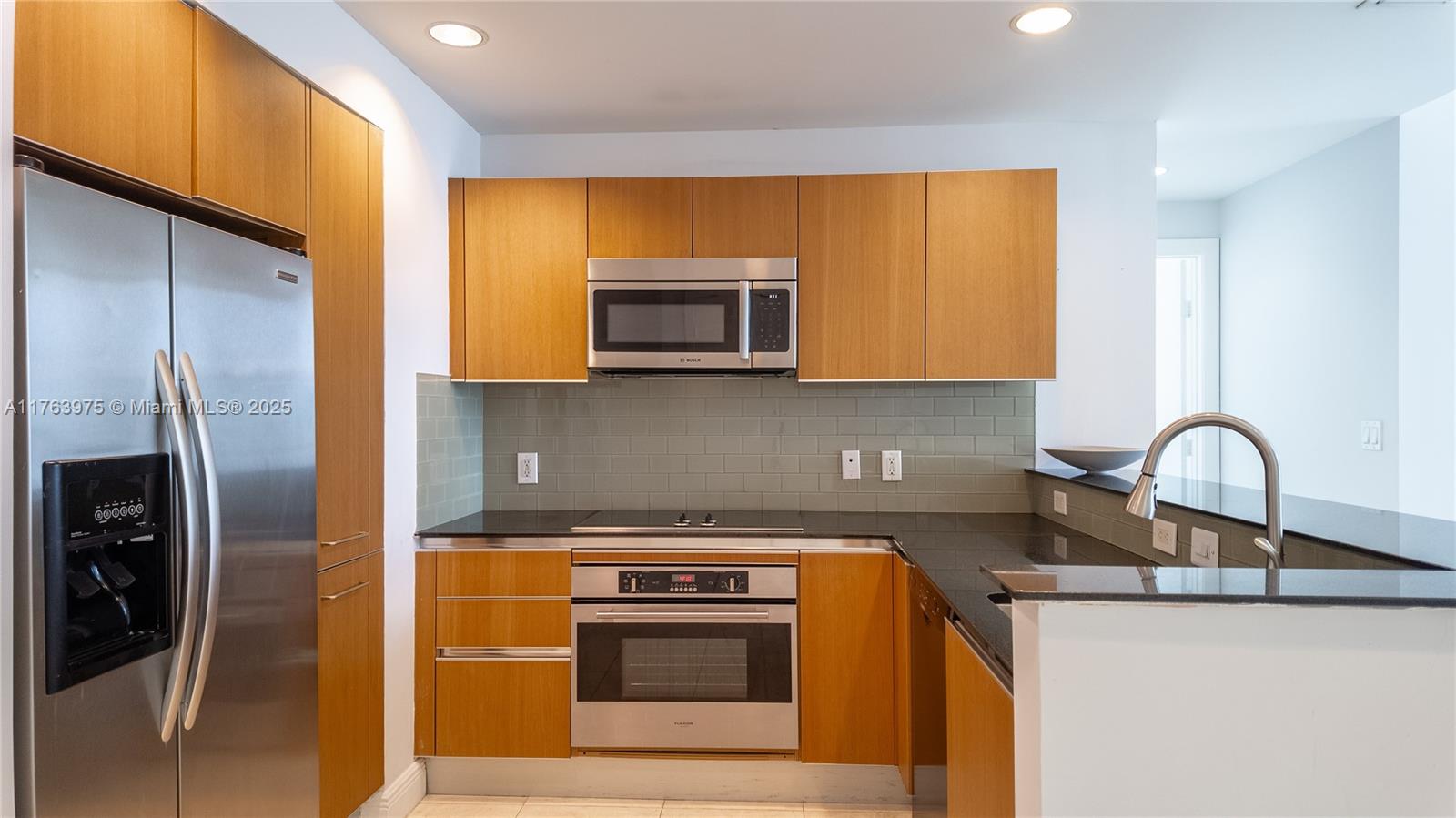 1060 Brickell Ave # 1811