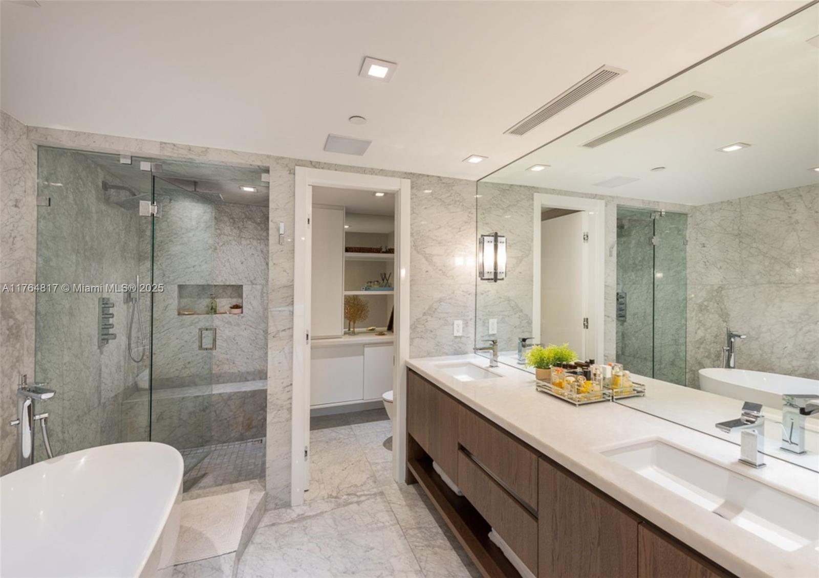 888 Brickell Key Dr # 2501