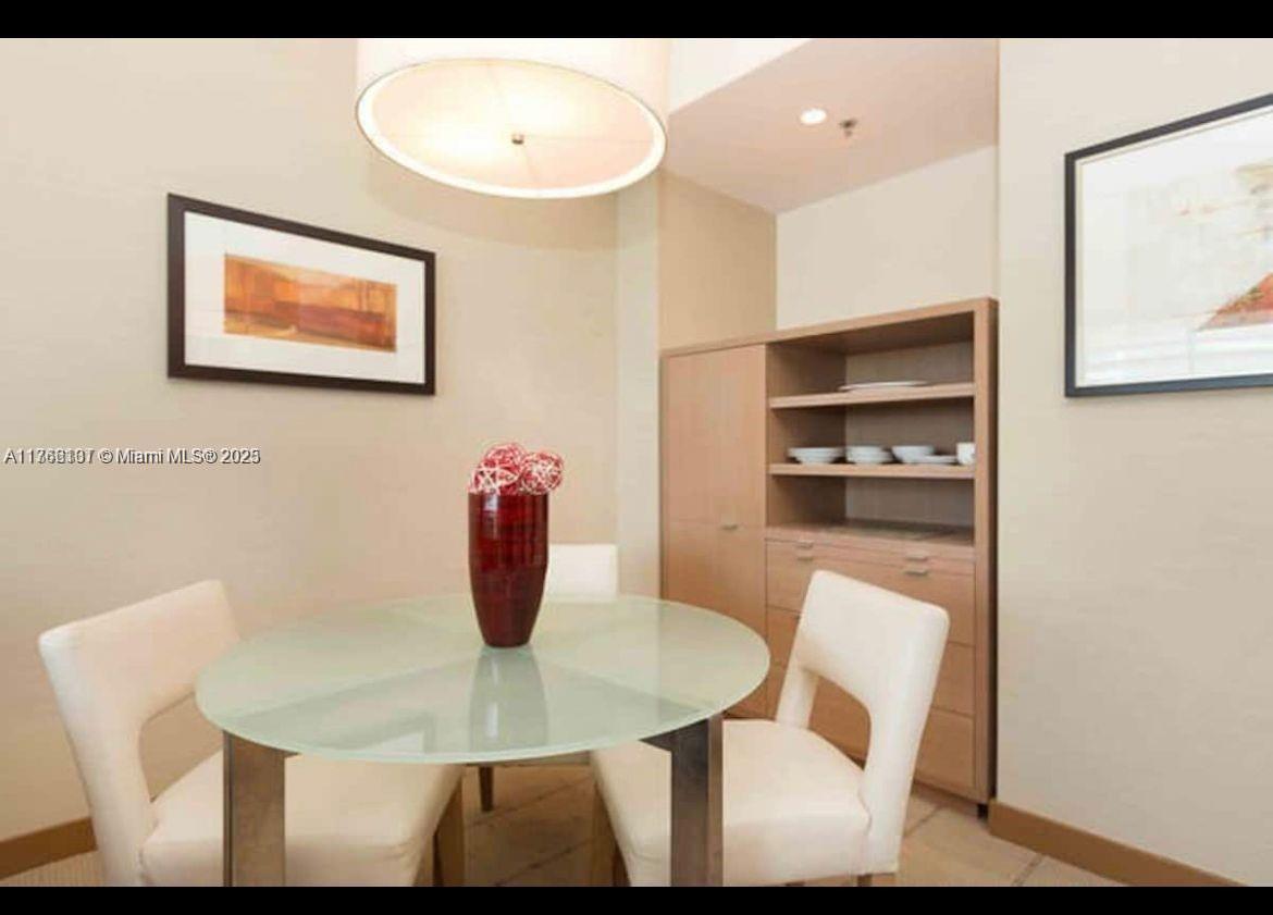 1395 Brickell Ave # 3211