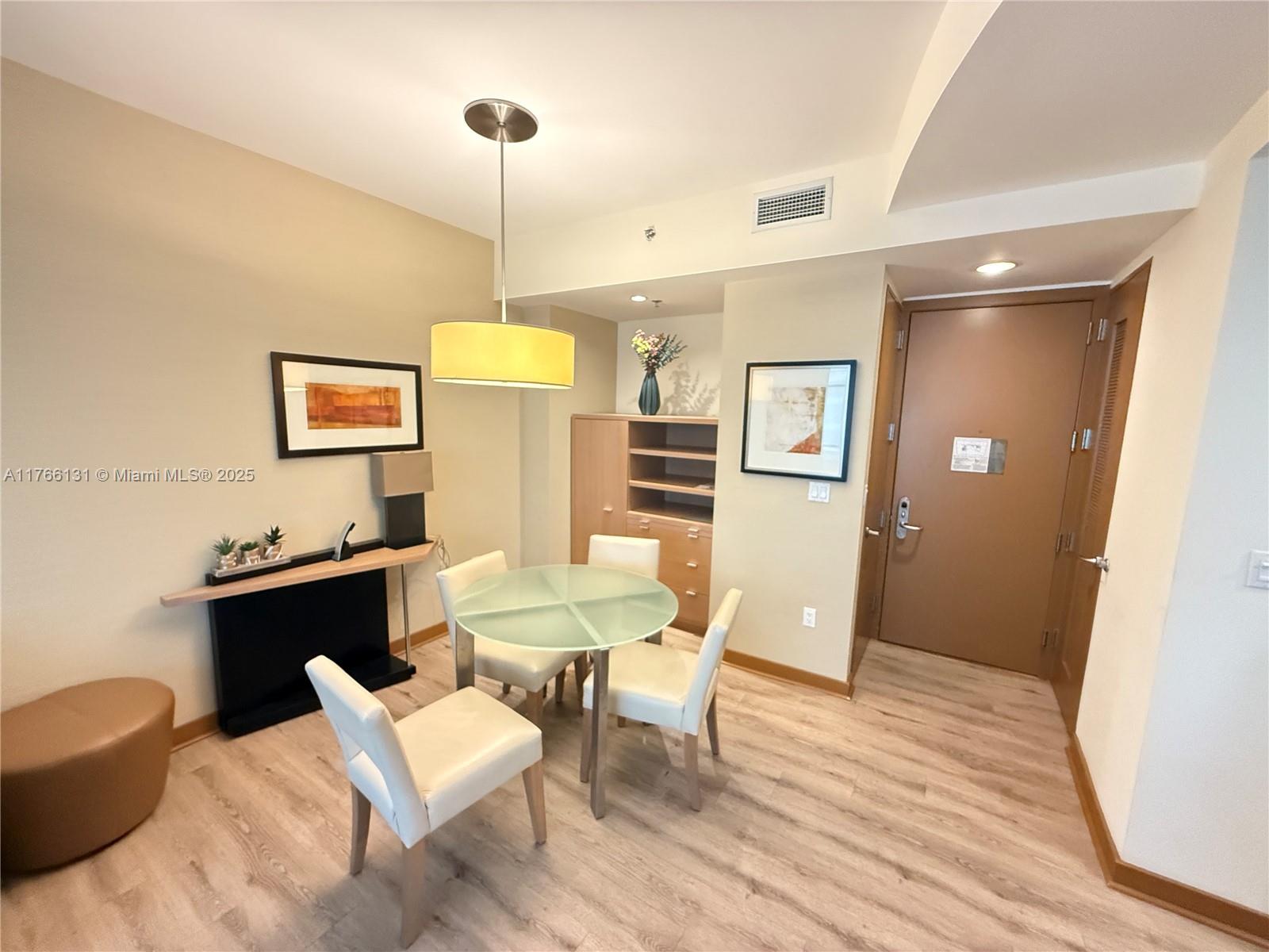 1395 Brickell Ave # 3211