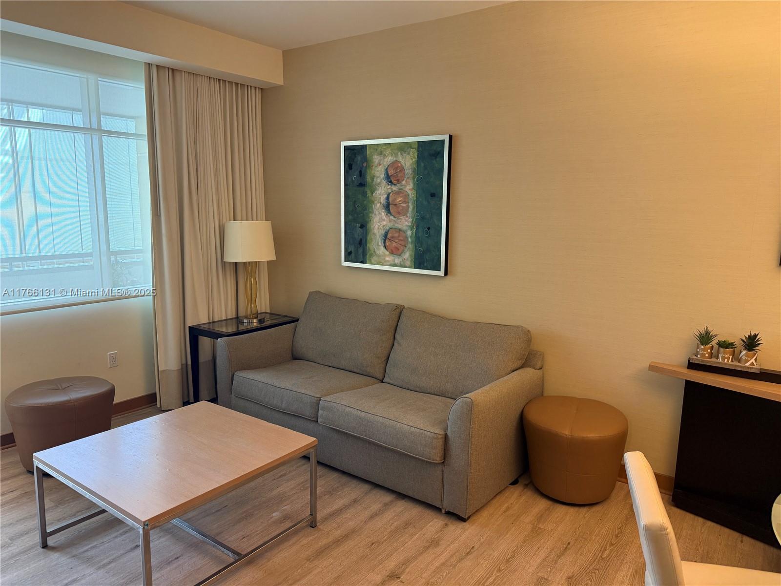 1395 Brickell Ave # 3211