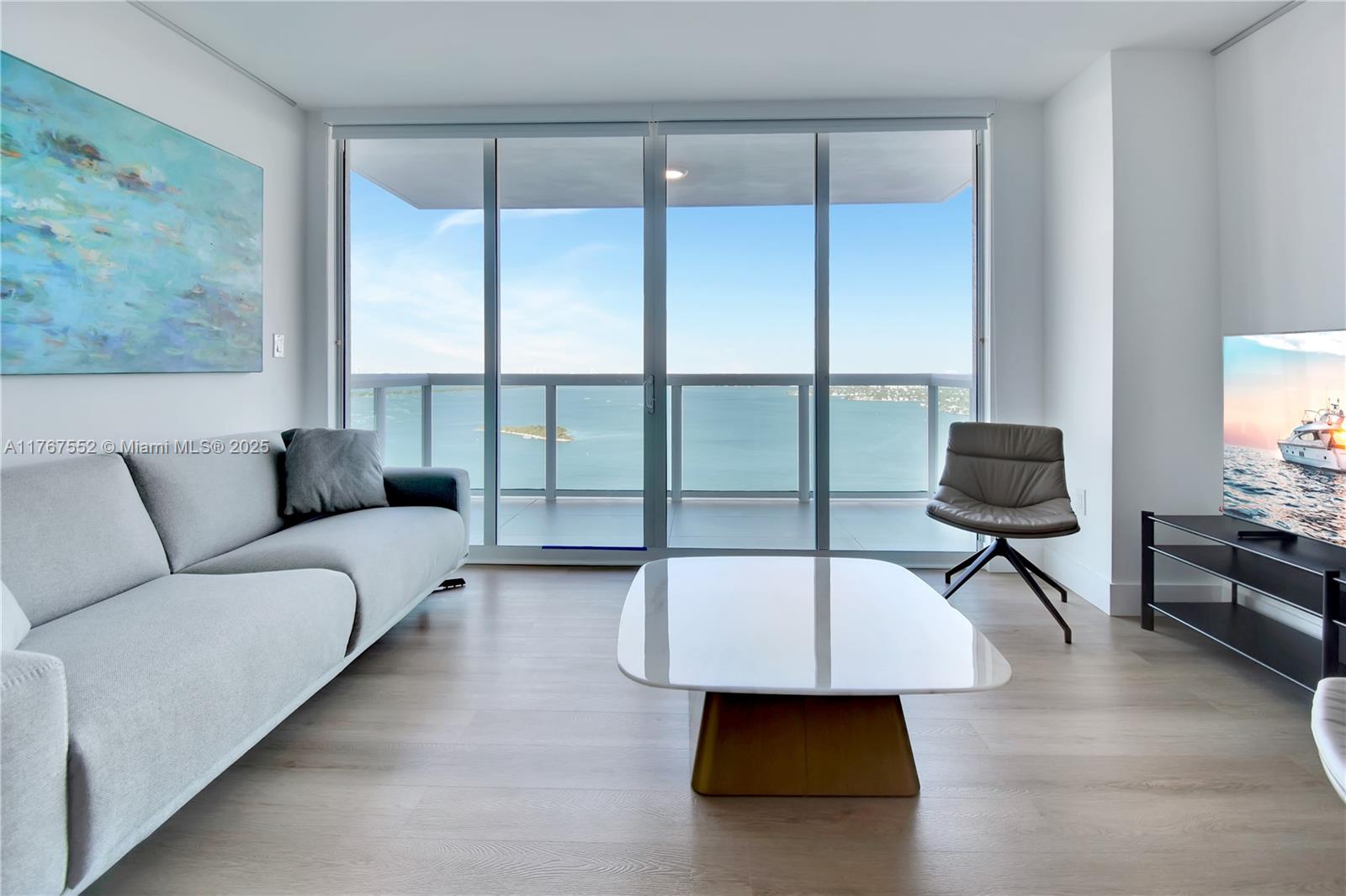 1800 N Bayshore Dr # 3903