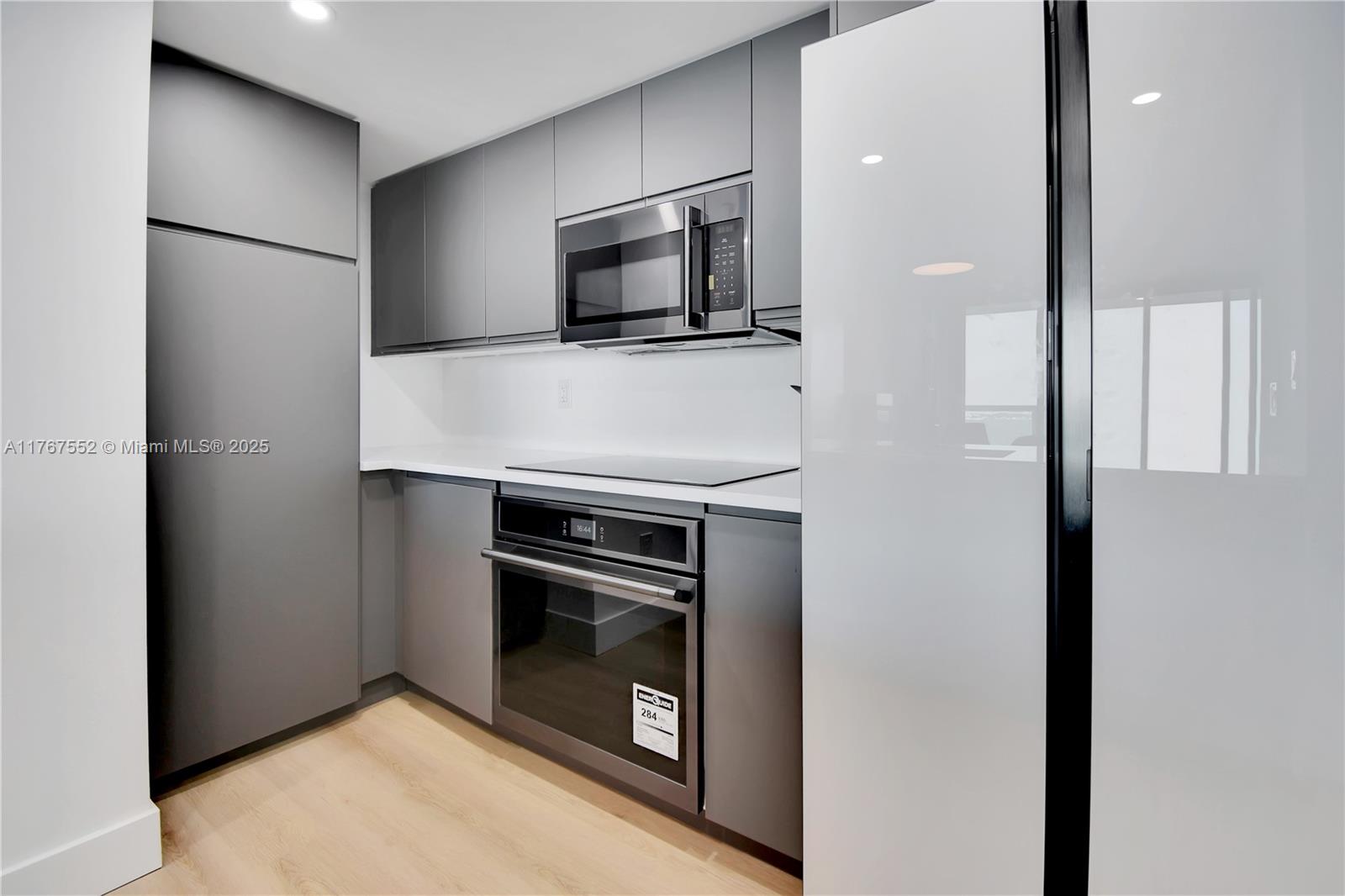 1800 N Bayshore Dr # 3903
