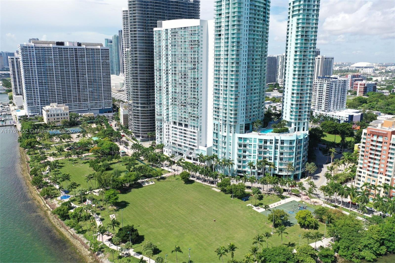 1800 N Bayshore Dr # 3903