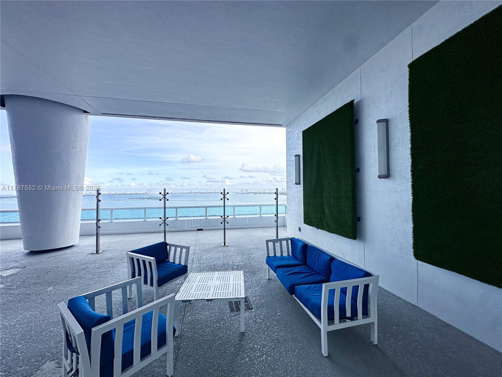 1800 N Bayshore Dr # 3903