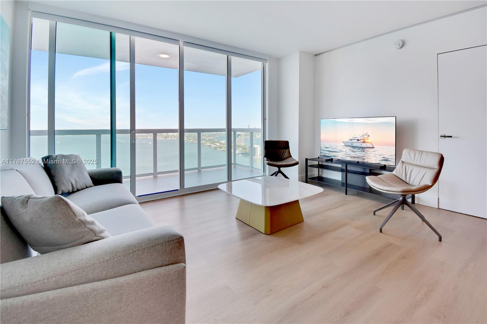 1800 N Bayshore Dr # 3903