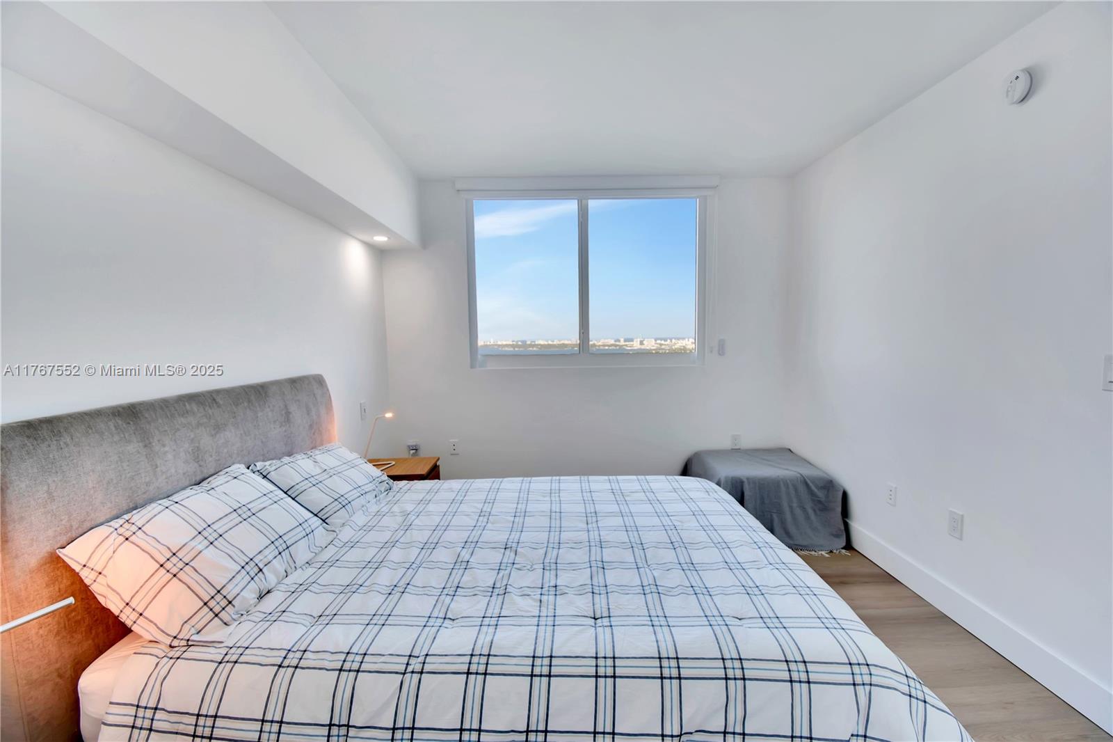 1800 N Bayshore Dr # 3903