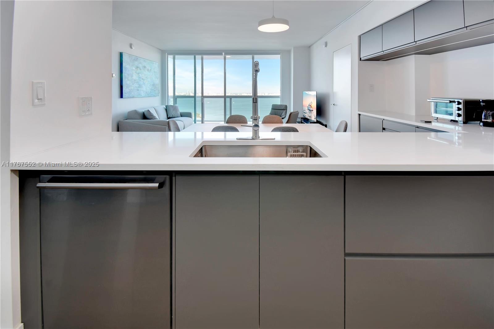 1800 N Bayshore Dr # 3903