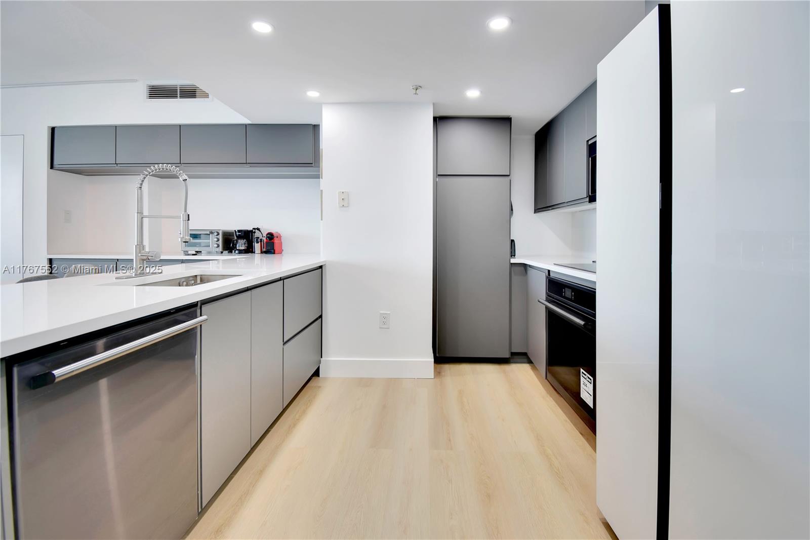 1800 N Bayshore Dr # 3903